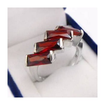 Stříbrný prsten s červenými zirkony (KPS156)